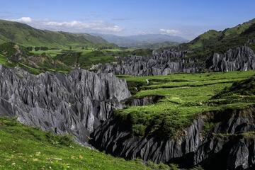 墨石公园景区，中国四川省甘孜州道孚县的糜棱岩石林