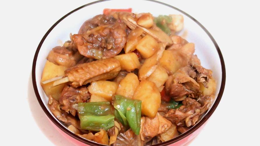 土豆烧鸡：麻辣诱人，口感丰富的鸡肉佳肴