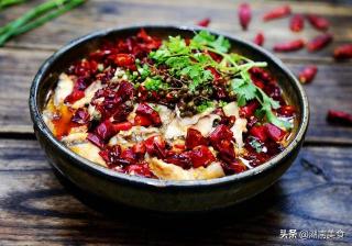 麻辣水煮鱼制作方法：草鱼烹饪技巧与麻辣美味