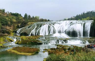 养子沟：风景如画的古寨与瀑布之旅，四季变换的美景等你来