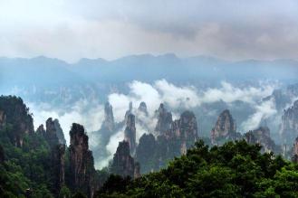 天子山：探访人间仙境的神秘之旅