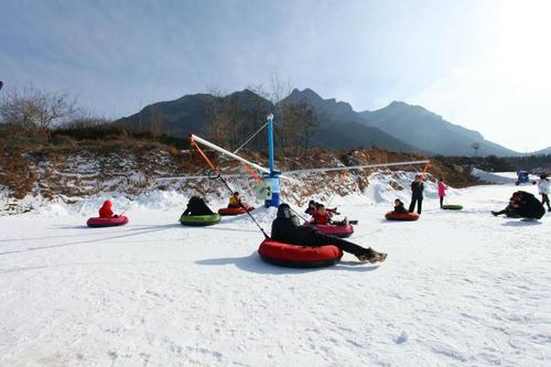 河北武安七步沟滑雪场：雪期长、雪道全，日接待能力达千人次