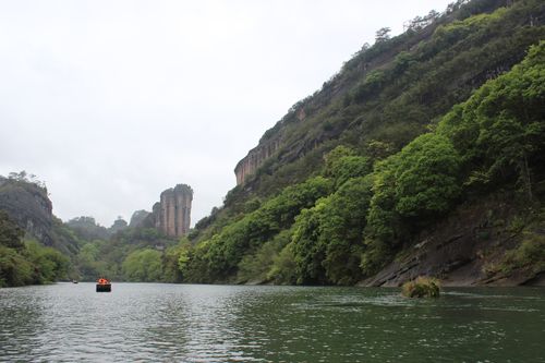 武夷山景区深度游攻略：丰富的自然文化景观与便捷的交通停车设施