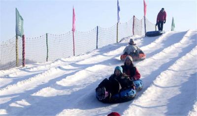 亚布力滑雪场：冰天雪地中的乐园奇境