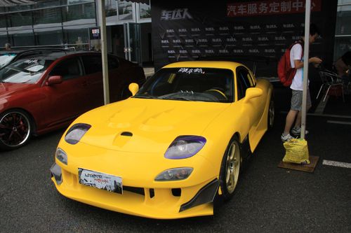 高桥凉介的座驾是什么车？马自达RX-7 FC性能解析