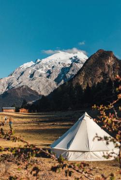 哈巴雪山：登山天堂与自然美景的完美结合