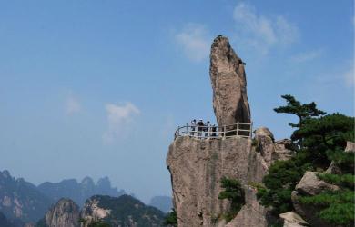 飞来石：黄山的地标，红楼梦取景地，神秘而壮观的自然奇观