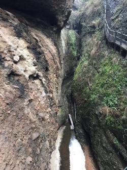 探秘皖西大裂谷：峡谷地貌与洞穴景观的完美结合