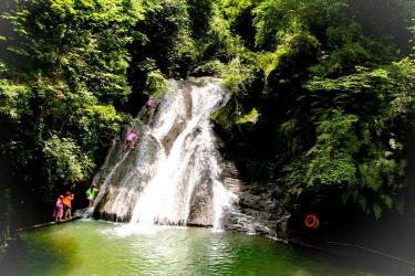 古东瀑布旅游：探索自然之美，体验红枫之舞