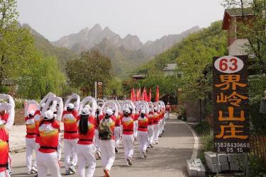 伏牛山滑雪场门票：探索四季滑雪度假乐园的通行证