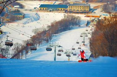 莲花山滑雪票，冬日冰雪乐园的入场券