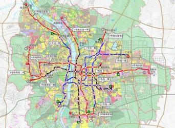 地铁2号线与多路公交构成的便捷城市交通网络