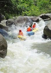 凤凰峡漂流：石柱峰景区的水上冒险之旅