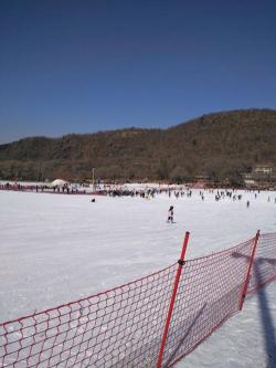 东北亚滑雪场：辽宁省最大的滑雪胜地，体验森林风光的独特魅力