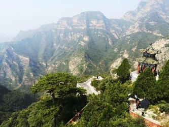 圣莲山风景区：京郊自然与文化融合的旅游胜地