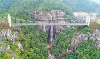 探访龙穿峡景区：风景如画，亲近自然