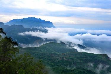 黛眉山：探索黄河环绕下的地质奇观与四季美景