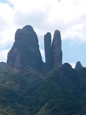 江郎山景区介绍：丹霞地貌与刺激攀登体验