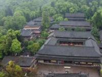 探访峨眉山第一寺：报国寺的历史与壮观建筑