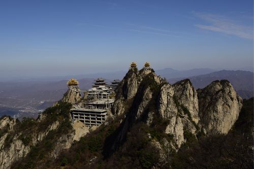 探访神秘的老君山：道教名山的自然与文化之美