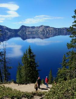 牛奶火山湖：感受大自然神奇之力的白色火山湖